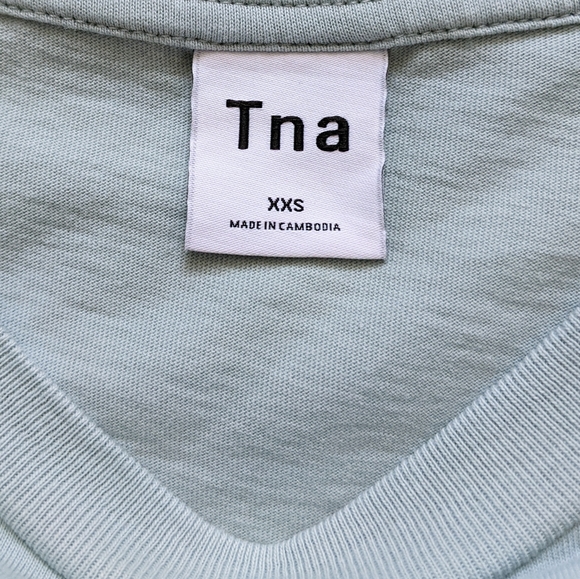 Aritzia TNA Agden Cropped Long Sleeve Tee - Picture 3 of 11